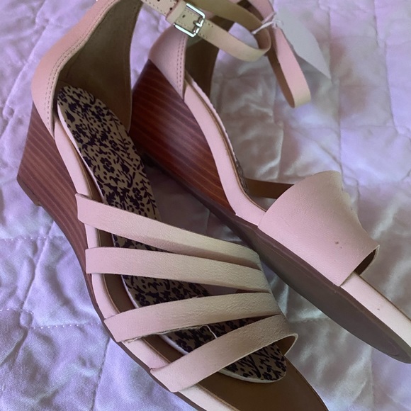 Beige leather wedge sandals, Franco Sarto , size 8.5 - Picture 2 of 5
